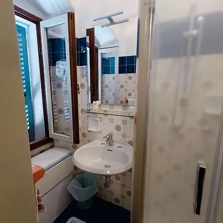 Al Marinaio Konukevi Gargnano